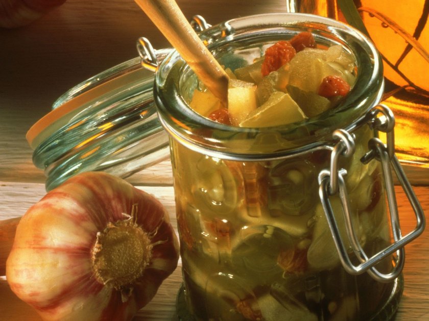 Бърза туршия с Lupa.bg: Чътни от краставички с ябълка, стафиди и джинджифил