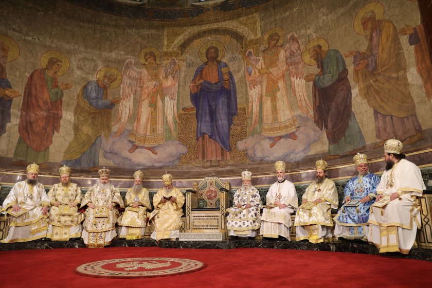 Патриарх Неофит не се е появявал публично един месец, а