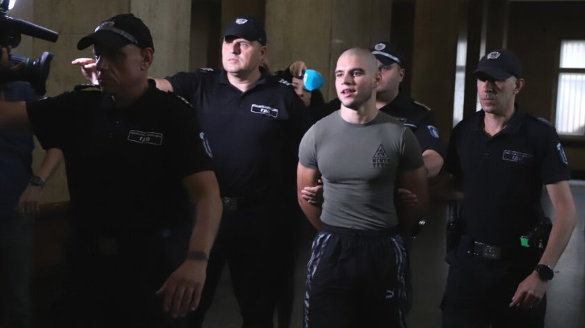 След близо 6-часово заседание Районният съд в Дупница остави в