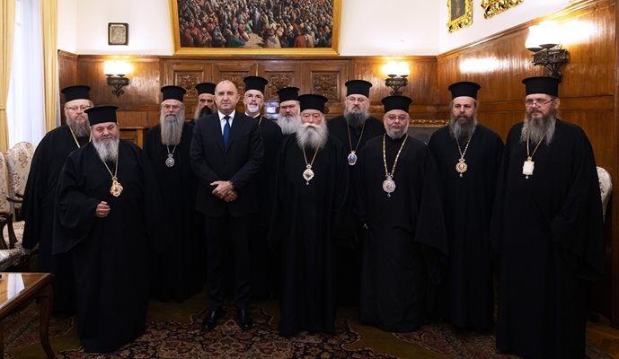 Радев: Държавата дели отговорност с църквата за сънародниците ни зад граница