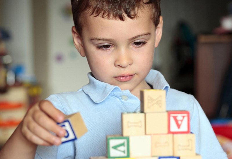 Проучване: Изкуствен интелект може да диагностицира рано деца с аутизъм 