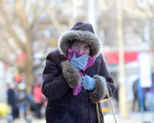 Минимална пенсия за стаж и възраст 580 лева и социална за старост - 307 лева приеха депутатите