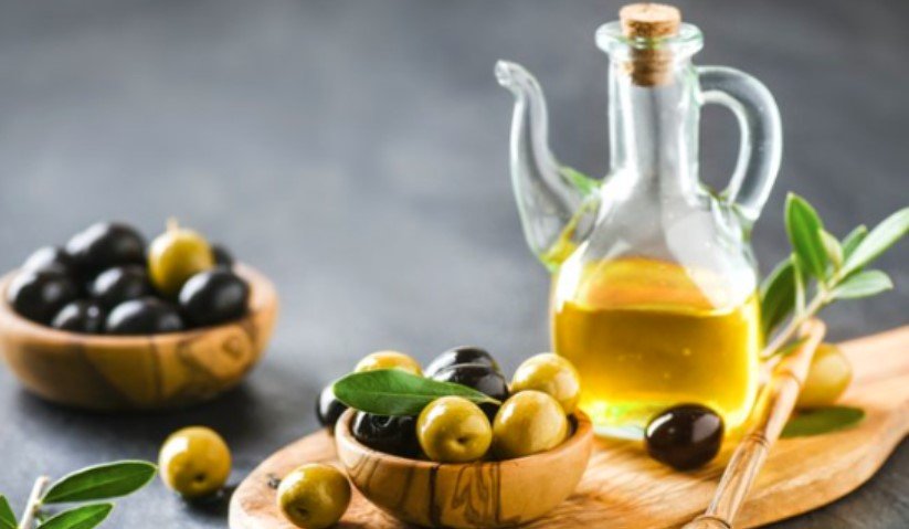 Лъжат ни по комшийски: Гърци купуват олио от нас, оцветяват го, продават ни го за зехтин