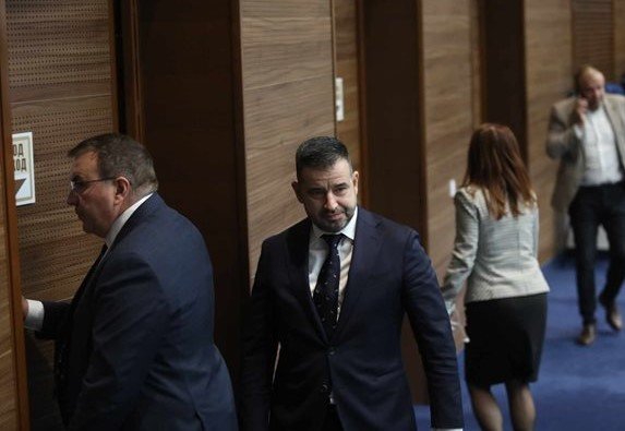 Шефовете на НЗОК хвърлят оставки