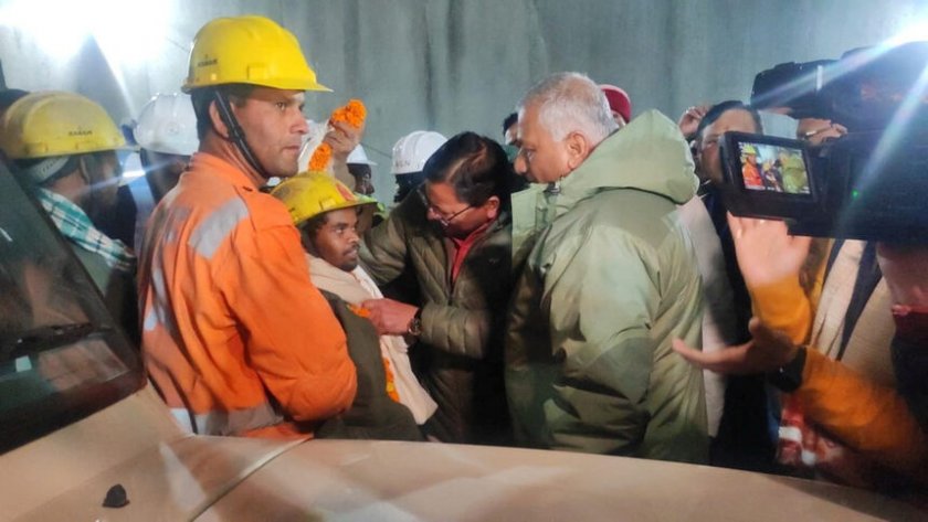 Индийските спасители извадиха живи 41 работници, които бяха блокирани в