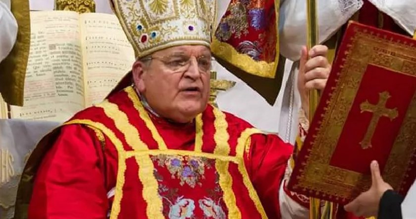 Папа Франциск е предприел действия срещу известния анти-ЛГТБ американски кардинал.Според