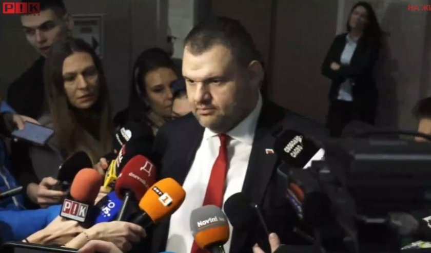 В момента коментираме какво ще се промени между първо и