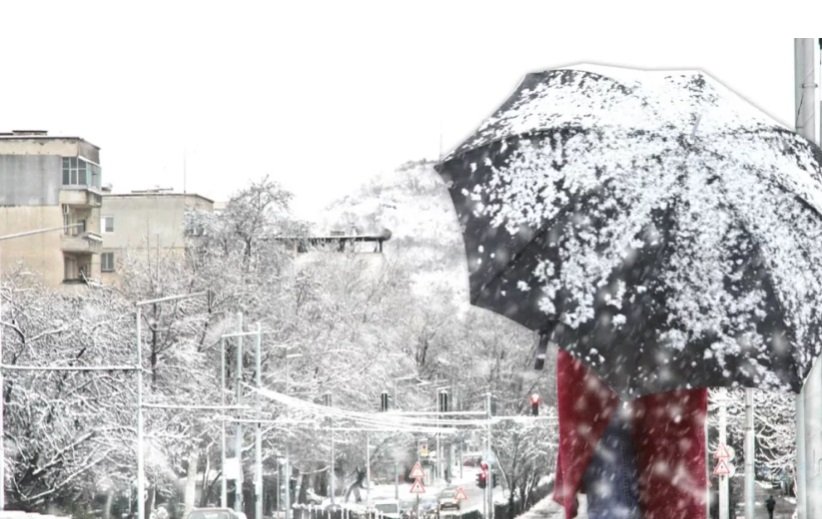 Зимата се завръща със студ, сняг и поледици. Тази нощ 