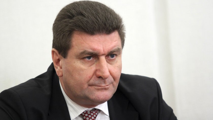 Гръцките власти, в лицето на данъчни служби на държавата, са