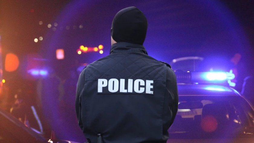 Лудост в Пловдив: Шофьор влачи охранител по асфалта и се заби в магазин 