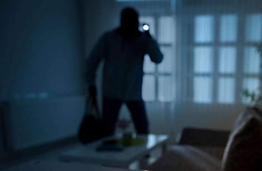 Софийска районна прокуратура обвини трима мъже за взломна кражба, съобщиха