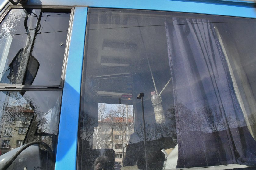Делото срещу ученика, счупил прозореца на автобус от линия №