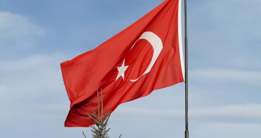 Турският министър на вътрешните работи, Али Йерликая, отправи предупредително съобщение