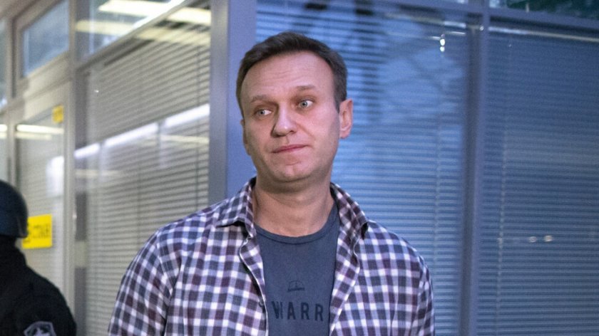 Руски съд удължи ареста на трима адвокати на Навални