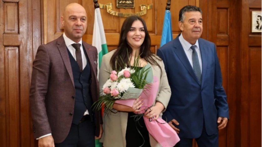 За успехи в шахмата: Награждават Виктория Радева с "Почетен знак на Пловдив"