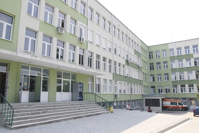 Проверяват болницата в Павликени заради забравената в скенера жена