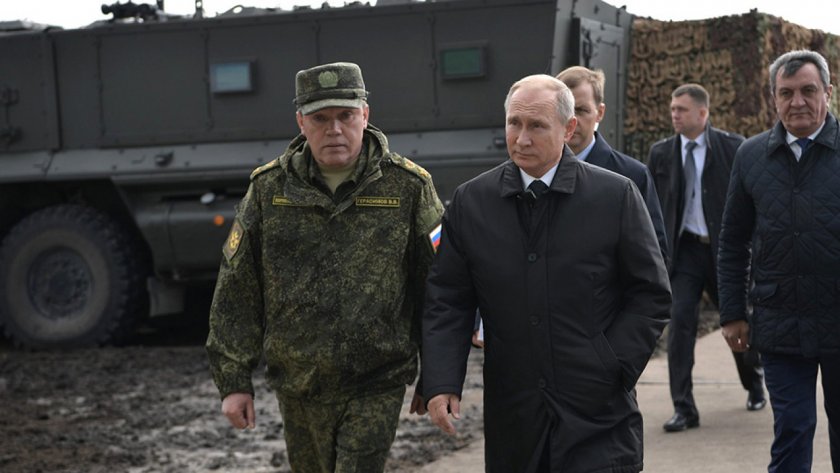 Путин ръководи военни учения