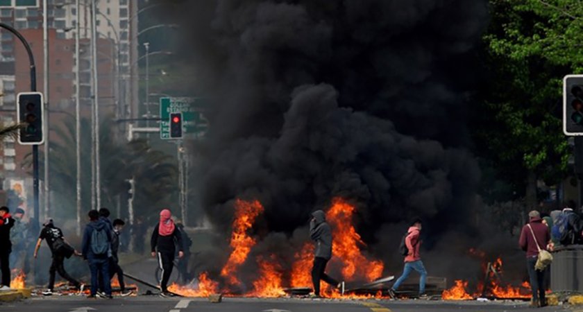 Жертвите на протестите в Чили станаха 5