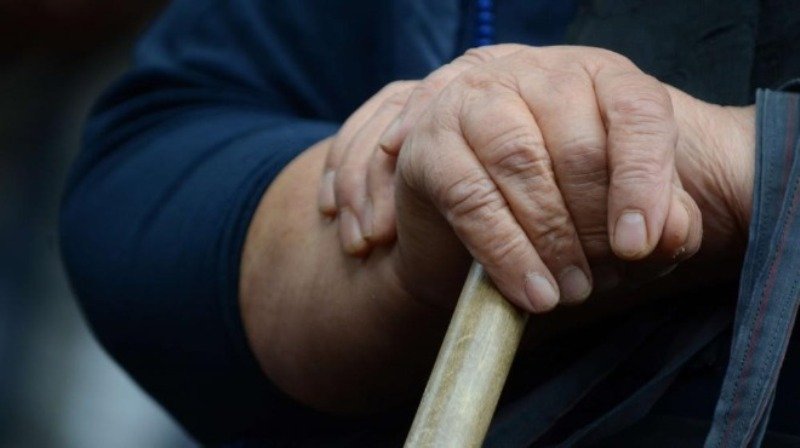 Изрод повали баба в инвалидна количка, за да я обере в Пловдив