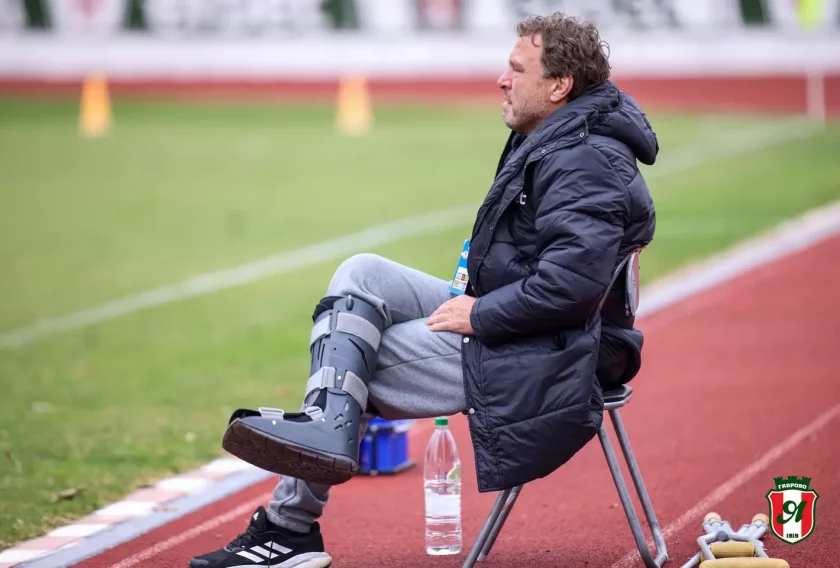 Треньорът на Янтра Велислав Вуцов бе много разярен, въпреки че тимът му