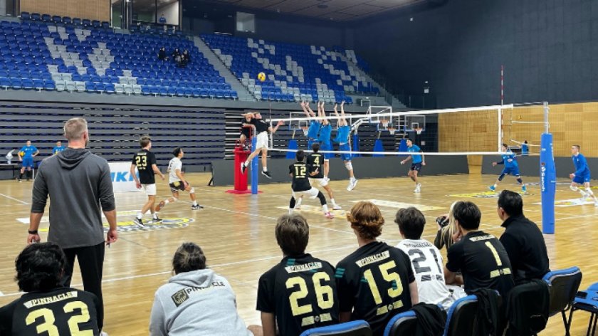 Американски волейболен отбор пристигна в София за контроли