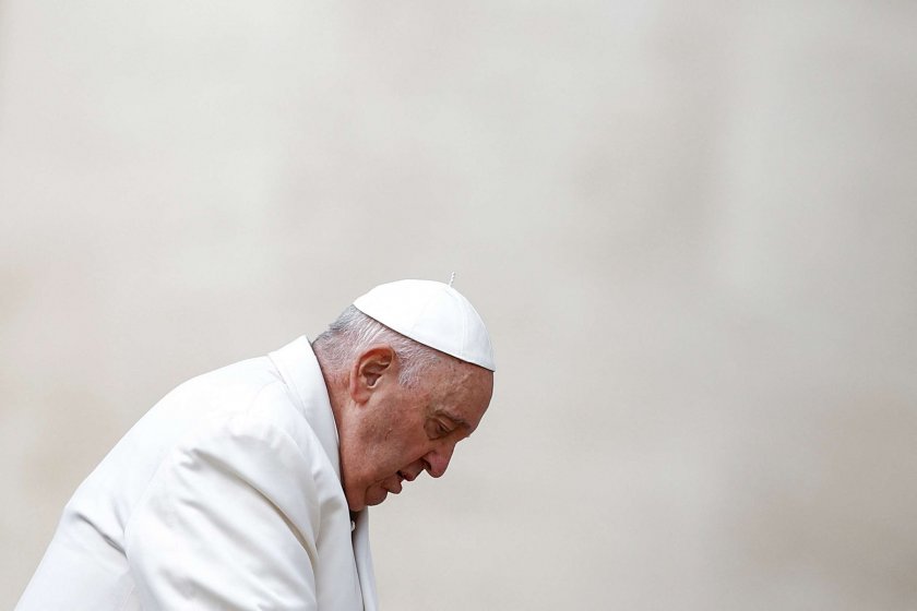 Папа Франциск, който отбягва голяма част от помпозността и привилегиите