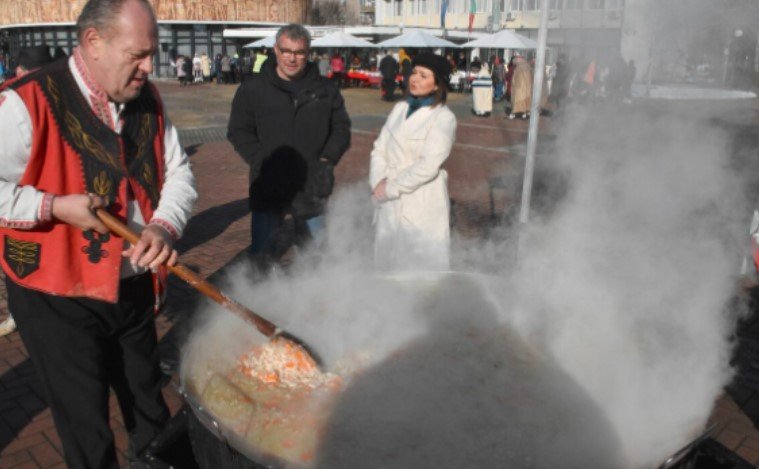 В Димитровград сготвиха 1000 порции боб