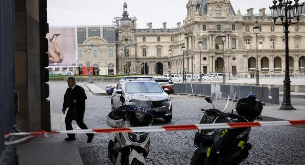 Отново евакуираха Версай заради бомбена заплаха