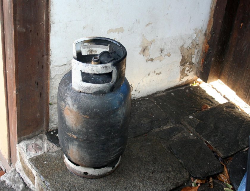 Взрив на газова бутилка обгори жена в Ловеч