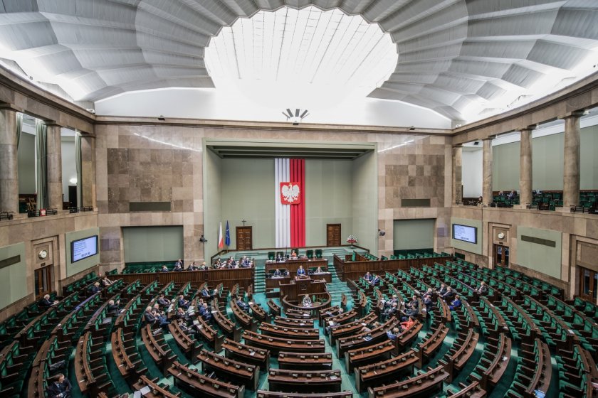 Парламентът на Полша одобри резолюция, настояваща за промени в Националния