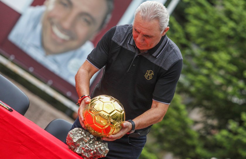 Ицо Стоичков се разчувства: Преди 29 години прегърнах "Златната топка"