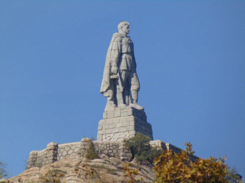 В Пловдив обмислят преместването на паметника Альоша. Вчера стана ясно