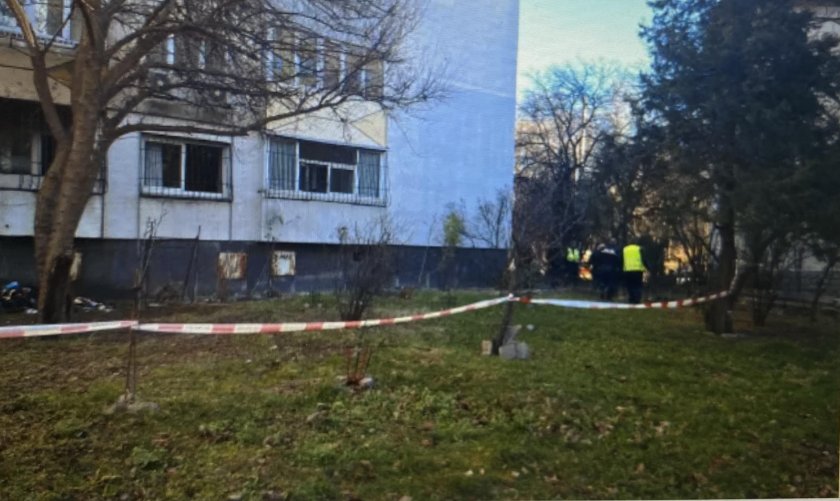 Мъж и жена евакуирани при пожар в София, двама полицаи пострадаха (СНИМКИ)