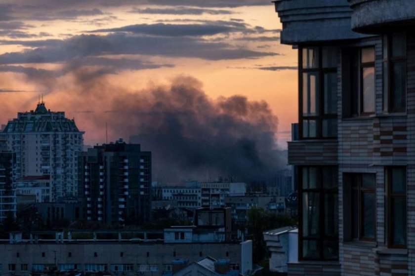 Сирени за тревога в част от Украйна, експлозии в Одеса