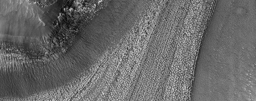 Снимка: НАСА показа леда на Марс