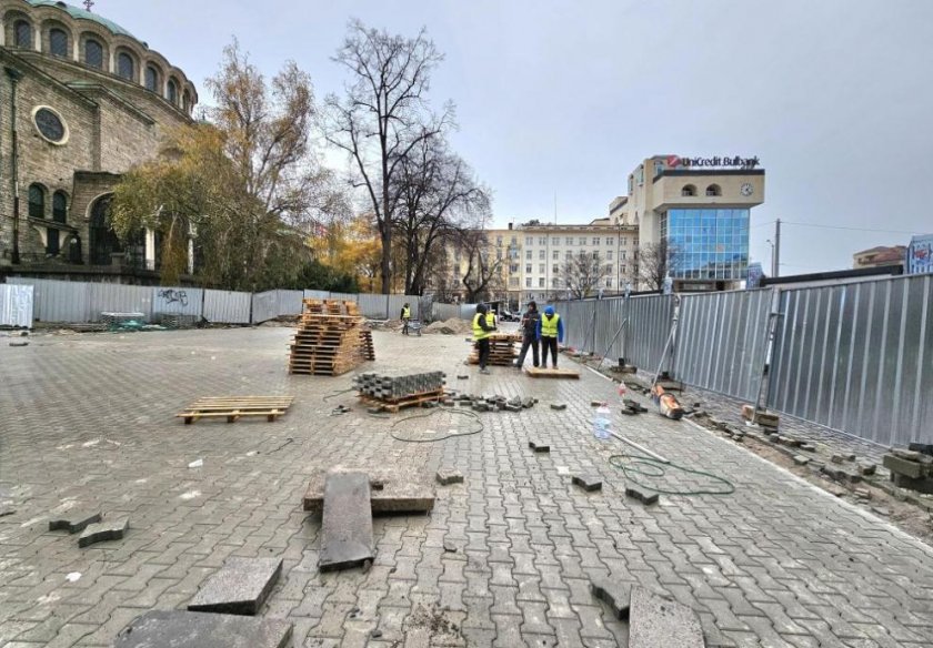 Площад „Света Неделя" вече е само за пешеходци