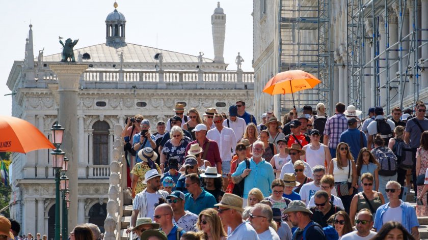Венеция удари лимит: Групите с туристи до 25 човека, мегафоните - аут 