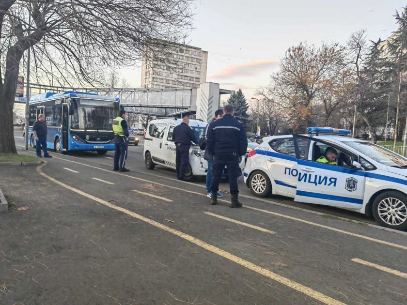 Баничарка с пиян шофьор се вряза в автобус в Бургас