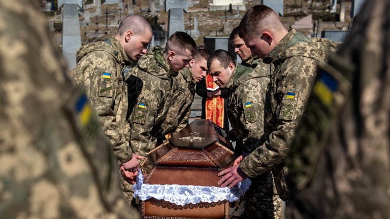 UK разузнаването: Русия губи 300 войници повече на ден