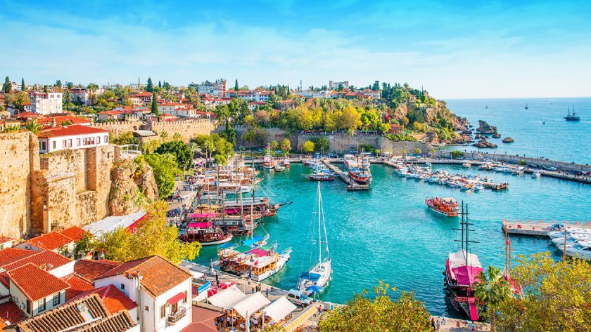 Анталия, перлата на турския летен туризъм, е посрещнала рекорден брой