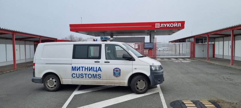 Навръх Нова година 150 митничари влязоха в Лукойл“ и над