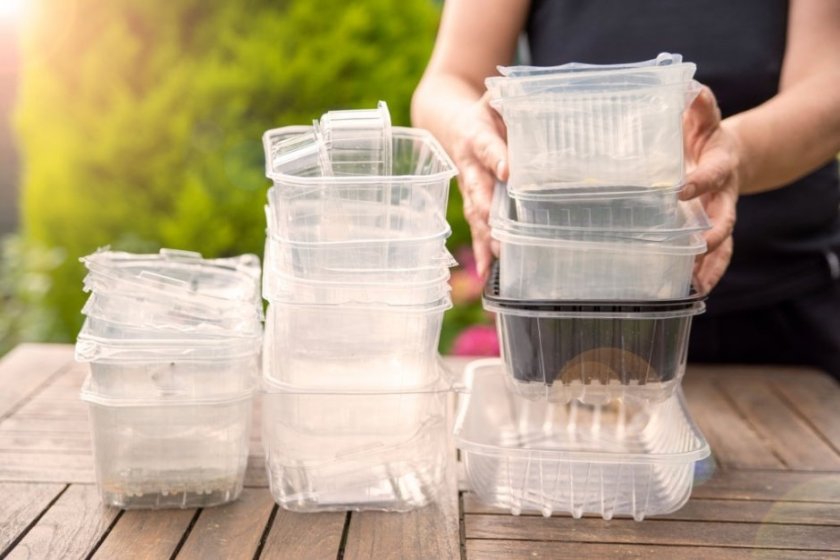 Защо поскъпват пластмасовите кутии за храна от магазините?
