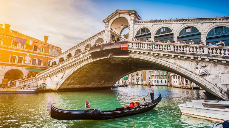 Поредна забрана във Венеция: Туристическите групи над 25 души остават извън града