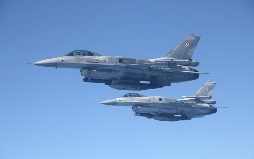 Полша вдигнала четири F-16 заради руските ракетни атаки в Украйна