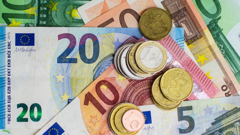 Еврото навършва 25 години