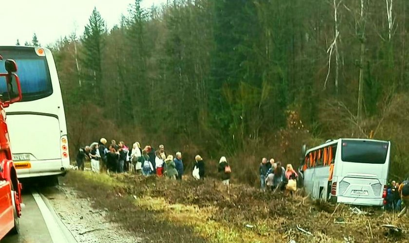 Десет са ранените от туристическия автобус (ПОДРОБНОСТИ)