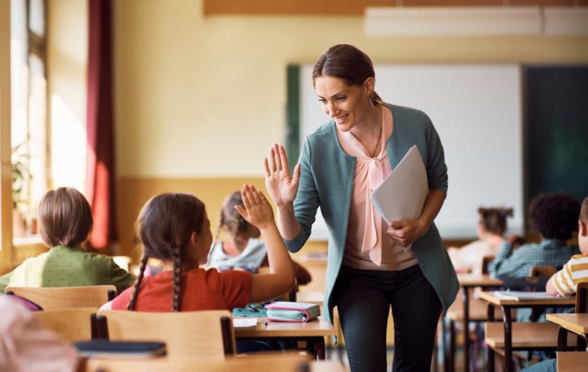 Учителите не ги мислете, те вече са богати, със високи