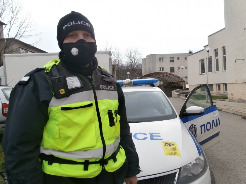 Полицаите в Бургас ще носят боди камери