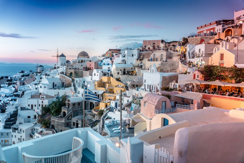 Нощувките в Гърция това лято ще бъдат облагани с т.нар. климатичен данък“.
