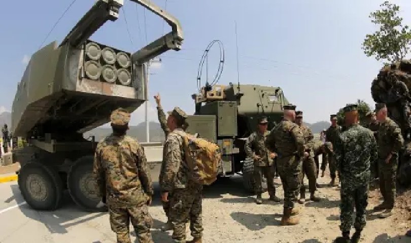 Руската ПВО отклонява ракетите HIMARS от курса им